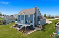 101 Lakeview Dr, Hurley, SD 57036