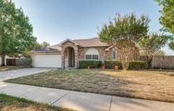 901 Mccomb Lane, Cedar Hill, TX 75104