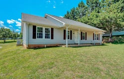 3721 Chaparral Dr, Roanoke, VA 24018