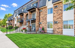 8A E Dundee Quarter Drive, Palatine, IL 60074