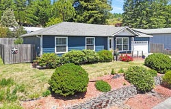 632 MEADOW Ln, Brookings, OR 97415