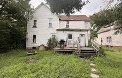 230 / 232 Nebraska Ave SW, Huron, SD 57350