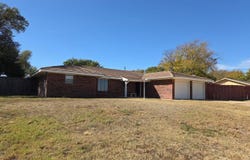1303 Ebeling Drive, Plainview, TX 79072