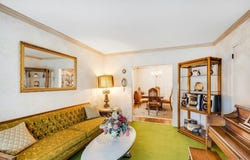 59 11th Street, Hicksville, NY 11801