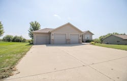 724 Riverview Dr, Rock Valley, IA 51247
