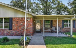 1306 Greenbriar Dr, Longview, TX 75604
