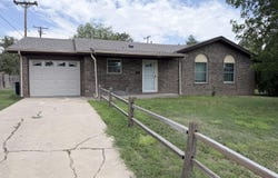 222 NW 11th St, Dimmitt, TX 79027