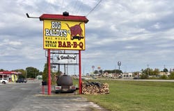 814 E Us Highway 60, Monett, MO 65708