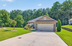 832 Hidden Hollow Circle, Commerce, GA 30529