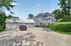 706 W 12th Street, Cedar Falls, IA 50613