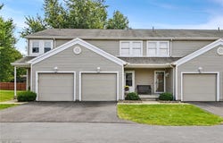 375 Pineview Drive NE, Warren, OH 44484