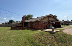 203 Elmhurst Drive, Chickasha, OK 73018