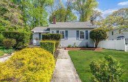 24 Locust Road, Wading River, NY 11792