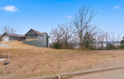 195 Emerald Pointe Road, Hollister, MO 65672