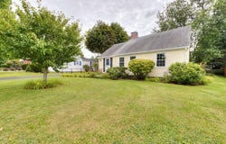 27 Mayflower Circle, Worcester, MA 01606