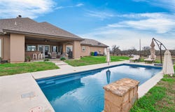 494 Flash Cir, Luling, TX 78648