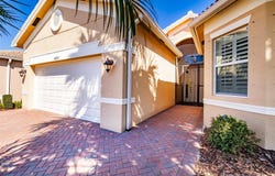 4822 GRAND BANKS Drive, WIMAUMA, FL 33598