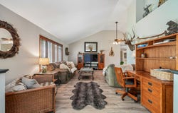 6 Crows Nest Court, Third Lake, IL 60030