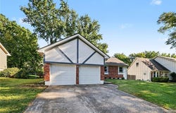13935 S Cottonwood Drive, Olathe, KS 66062