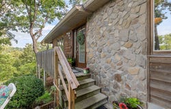 65 Sloan St, Franklin, NC 28734