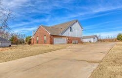 1027 Woodbrook Boulevard, Purcell, OK 73080