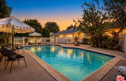 23431 Clarendon St, Woodland Hills, CA 91367