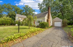 19 Oak Street, Wallingford, CT 06492