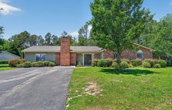 1203 Lakeshore Dr, Douglas, GA 31533