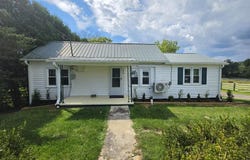 308 Kenbrook Dr, Galax, VA 24333