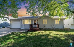 1205 Pasque Cir, Yankton, SD 57078
