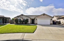 2017 W Queens Way, Hanford, CA 93230