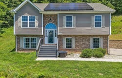 4452 Toddsbury Dr, Vinton, VA 24179