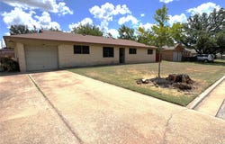 410 N Rosalee, Henrietta, TX 76365