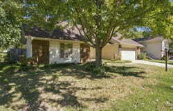 1537 E Price Street, Springfield, MO 65804