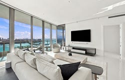 900 Biscayne Blvd, Miami, FL 33132