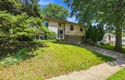 22 Wrexham Dr, IowaCity, IA 52246