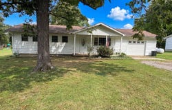 933 County Road 2050 E, Fairfield, IL 62837