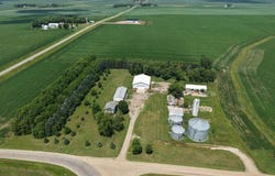 211 11th St, Hills, MN 56138