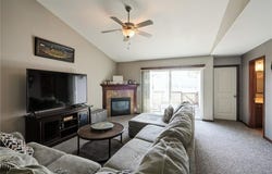 5519 Dostal Dr, Cedar Rapids, IA 52404