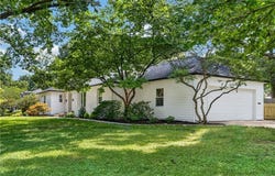 8224 Linden Drive, Prairie Village, KS 66208