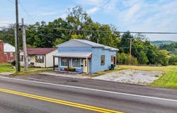 24 N Spring St, Sparta, TN 38583