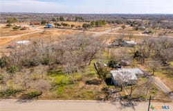 1018 N Hackberry Avenue, Luling, TX 78648