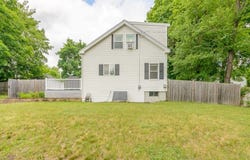 11 Province St, Pepperell, MA 01463