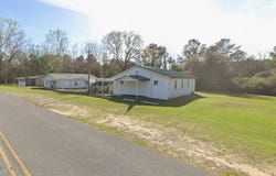 101 FLOWERSVIEW Boulevard, Paxton, FL 32567