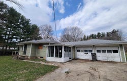24713 Penwell Avenue, Elkhart, IN 46516