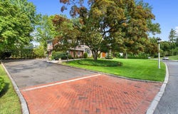 15 Hillcrest Drive, Great Neck, NY 11021