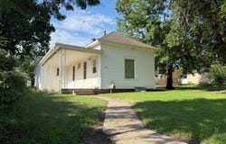 811 W 3rd St, Beloit, KS 67420
