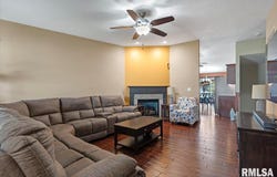 4810 CHESTNUT Drive, Springfield, IL 62711