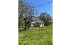 206 Cedar N, Calvert, TX 77837