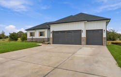 1007 S Brookside St, Goddard, KS 67052